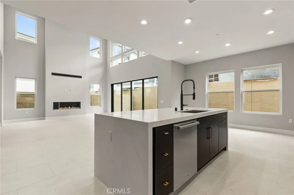 204 Stage, Irvine, California 92618 home-pic-5